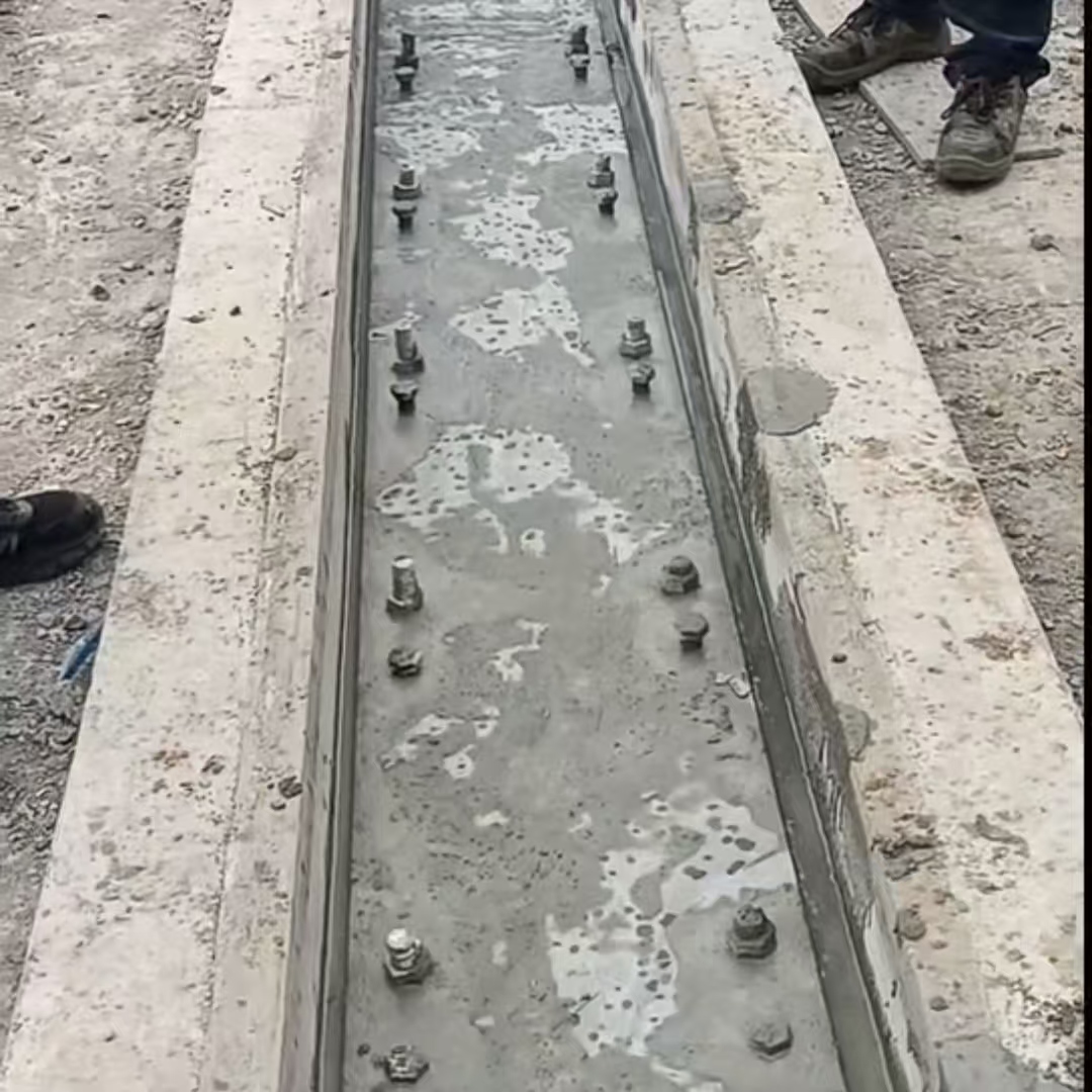 理塘港口码头起重机龙门吊重型机械设备稳固用早强快凝轨道胶泥